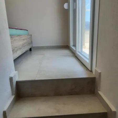 Sto Lofo Kalyvia-limenaria Thassos