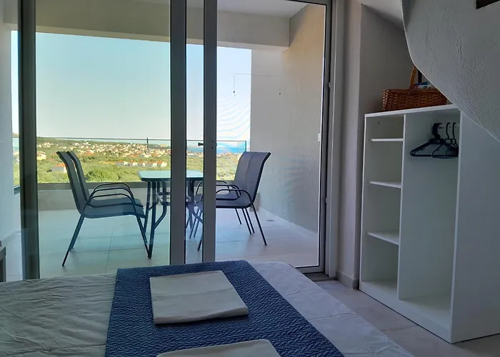 Sto Lofo Kalyvia-limenaria Thassos * לימנריה