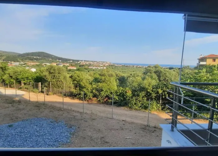 Sto Lofo Kalyvia-limenaria Thassos * לימנריה