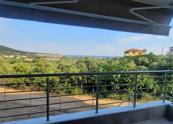 Sto Lofo Kalyvia-limenaria Thassos לימנריה