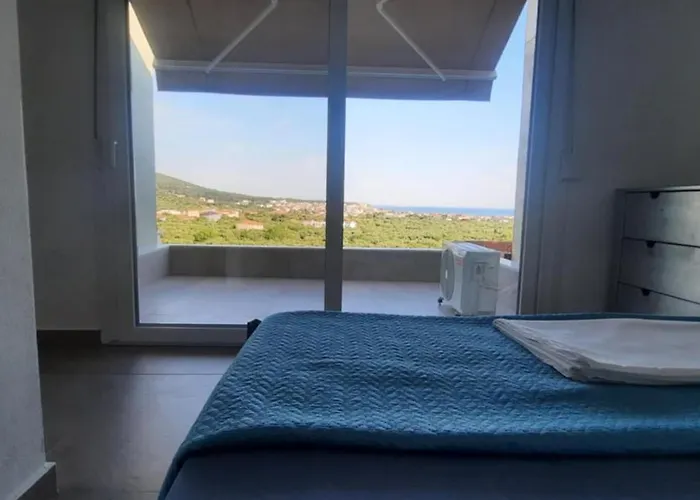 Sto Lofo Kalyvia-limenaria Thassos * לימנריה