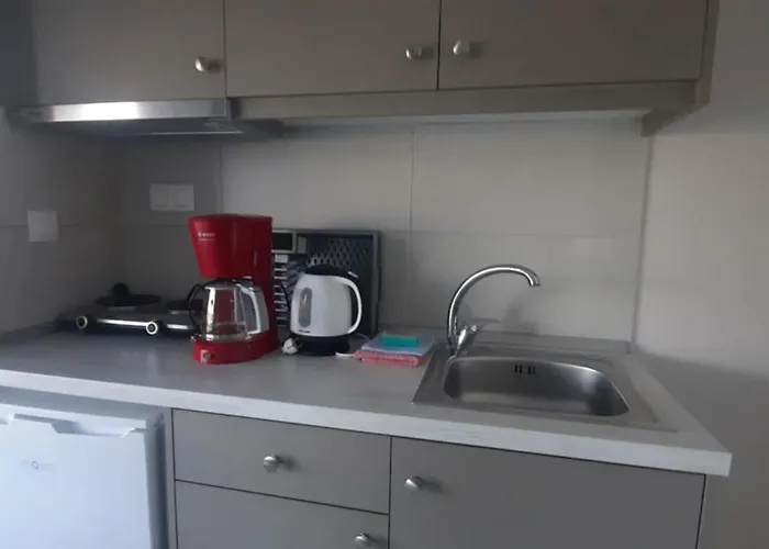 Sto Lofo Kalyvia-limenaria Thassos * לימנריה