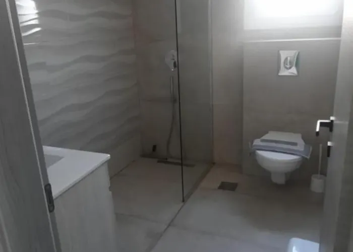 Sto Lofo Kalyvia-limenaria Thassos * לימנריה