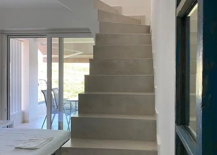 Sto Lofo Kalyvia-limenaria Thassos * לימנריה