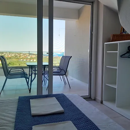 Sto Lofo Kalyvia-limenaria Thassos * Limenaria (Thasos)