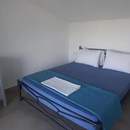 Sto Lofo Kalyvia-limenaria Thassos * Limenaria (Thasos)