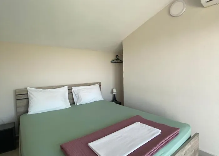 Sto Lofo Kalyvia-limenaria Thassos リメナリア