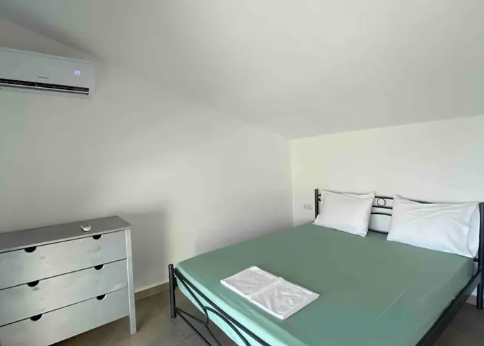 Sto Lofo Kalyvia-limenaria Thassos リメナリア